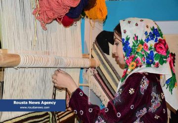 بافت قالی توسط زنان روستایی کاشان